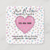 エレガントなピンクのハートに斑点のデザイン スクエア名刺 (裏面)