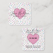 エレガントなピンクのハートに斑点のデザイン スクエア名刺 (正面/裏面)