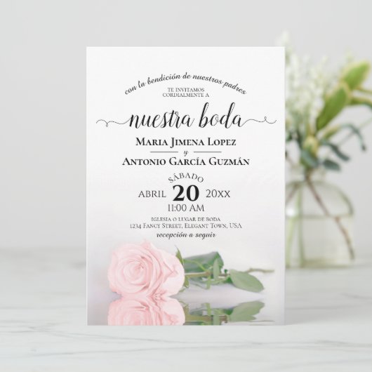 エレガントなピンクのバラのスペイン語の私たちの結婚式のウェディング 招待状 (スタンド正面)