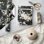 エレガントなピンクのブッシュ ユーカリ ブラック ラッピングペーパー<br><div class="desc">豪華なピンクとブッシュの花に、グリーンがかった装飾と、エレガントなブラックの背景にユーカリがあしらわれています。  ブライダルシャワーやウェディング、どんな行事にもぴったり。  とても素敵でエレガントです。</div>