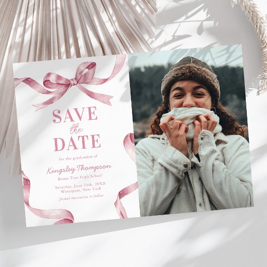 エレガントなピンクのリボン付き卒業記念のSave the Date セーブザデート