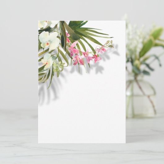 エレガントなピンクの花とヤシの木の影のビーチウェディング 招待状 (スタンド正面)