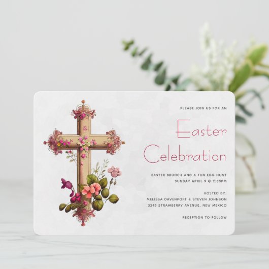 エレガントなピンクの花の付いたイースタークロス 招待状 (スタンド正面)