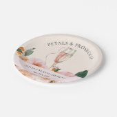 エレガントなピンクの花の花びらプロセッコ ブライダルシャワー ペーパープレート (アングル)