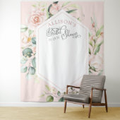 エレガントなピンクの花をあしらった結婚前お披露目パーティーの背景 タペストリー (インサイチュ)
