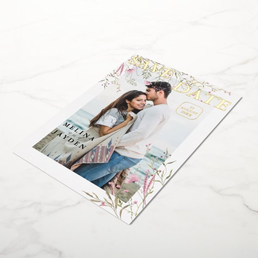 エレガントなピンクの野生の花のウェディング・セーブ・ザ・デート 箔招待状 (回転した状態)