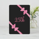 エレガントなピンクサテンのリボン 25歳の誕生日 招待状 (スタンド正面)