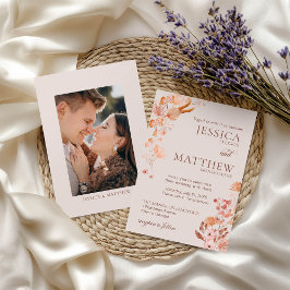 エレガントなピーチ色のボヘミアン風フラワーフォトインビテーション 招待状