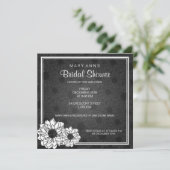 エレガントなブライダルシャワーのダリアの花柄の黒 招待状 (スタンド正面)