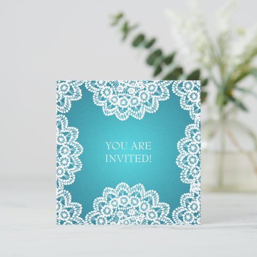 エレガントなブライダルシャワーのヴィンテージのレースの青 招待状 (スタンド正面)