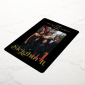 エレガントなブラックとゴールドの「Sleighin It」ファミリーフォト 箔シーズンカード (回転した状態)