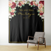 エレガントなブラックゴールド バーガンディーブラッシュ フラワーバックドロップ タペストリー (インサイチュ)