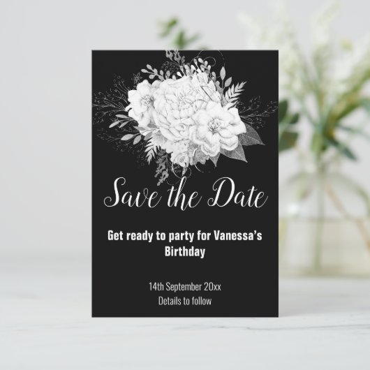 エレガントなブラック&ホワイトの花柄の「Save the Date」カード 出欠カード (スタンド正面)