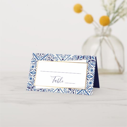 エレガントなブルーのタイルとゴールドの名札 プレイスカード (正面)