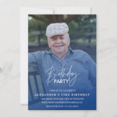 エレガントなブルーシャドウ写真 メンズ 93歳の誕生日パーティー 招待状 (正面)