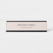 エレガントなベージュブラウンのモダンなデザインのテンプレート デスクネームプレート (正面)