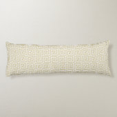 エレガントなベージュ & ホワイト ギリシャ パターン ボディピロー (裏面)