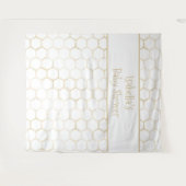 エレガントなホワイトゴールド ヘキサゴン ビーハイブ ベビーシャワー タペストリー (正面(横))