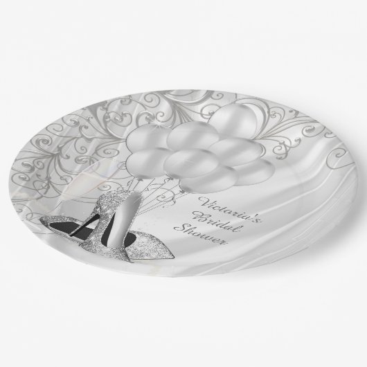 エレガントなホワイトサテンシルバーシューズ ブライダルシャワー ペーパープレート (アングル)