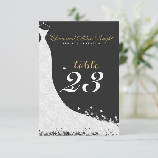 エレガントなホワイトレースのウェディングドレス テーブル23 招待状 (スタンド正面)
