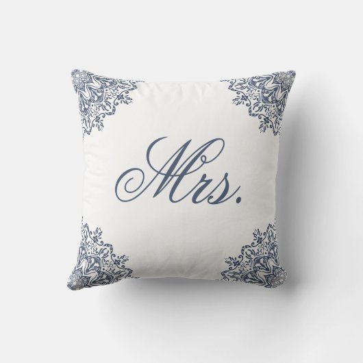 エレガントなホワイト&ブルー Mr. & Mrs. お揃いのペア枕 クッション (裏面)