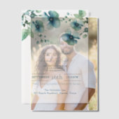 エレガントなボタニカルグリーンとブルーの花のウェディング ベラム紙招待状 (オフセット (カップル))