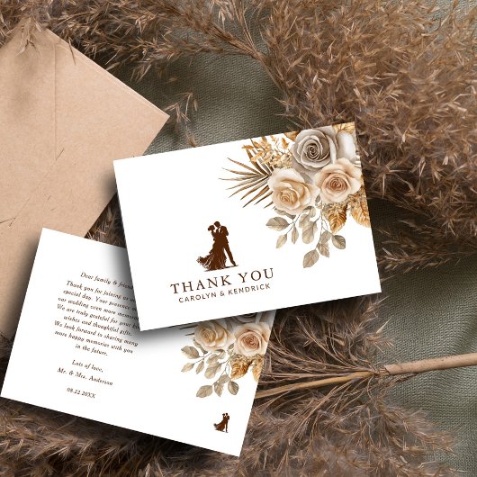 エレガントなボヘミアンスタイルのニュートラルフラワーアクセントのウェディング サンキューカード