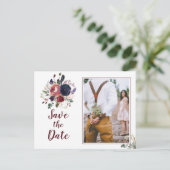 エレガントなボヘミアンスタイルのワインレッドとネイビーブルーの花の結婚式 インビテーションポストカード (スタンド正面)