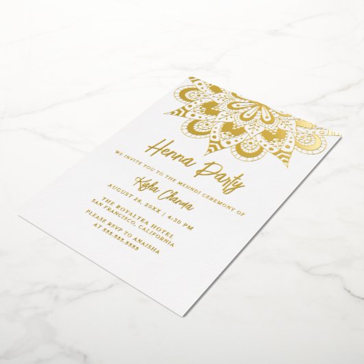 エレガントなマンダラ ヘンナ パーティー メヘンディ 本物のゴールド 箔招待状 (回転した状態)