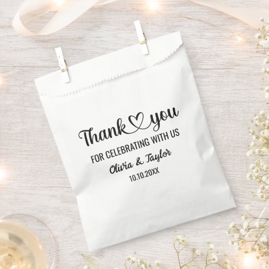 エレガントなミニマルブラック＆ホワイトの感謝のハート フェイバーバッグ (クリップ留めされた状態)