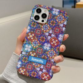 エレガントなメキシカンタラベラの赤青紫のタイル iPhone 15ケース