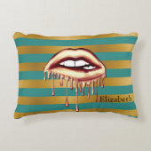 エレガントなメタリックのリップドリップ ストライプ アクセントクッション (正面)
