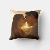 エレガントなモダンな新婚夫婦の記念写真 クッション (裏面)