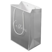 エレガントなモダンな白のスクリプト筆記 グレーのグラデーション ミディアムペーパーバッグ (裏面アングル)