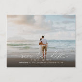 エレガントなモダンスクリプトフォト セーブザデート ウェディング 案内ポストカード (正面)