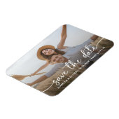 エレガントなモダンスクリプト写真 セーブ・ザ・デート マグネット (左側)