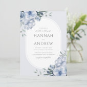 エレガントなモダン ダスティーブルー フラワー ウェディング 招待状 (スタンド正面)