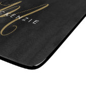 エレガントなモダン ブラック ゴールド スクリプト モノグラム カッティングボード (角)