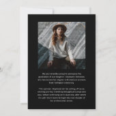 エレガントなモノクロ写真コラージュ 卒業式 案内状 (裏面)