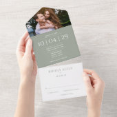 エレガントなモノグラムの写真付き結婚式の日付 サージブルーグリーン オールインワン招待状 (貼ってはがせる)