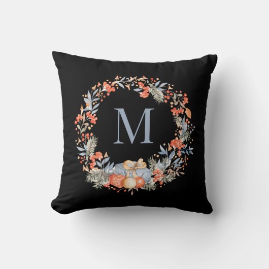 エレガントなモノグラムクリスマスリース ダスティーブルー クッション (正面)