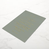 エレガントなモノグラムQRコードの結婚式 Sage Green Gold 箔招待状 (回転した状態)