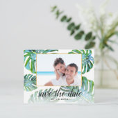 エレガントなモンステラの葉の写真でSave the Date 案内ポストカード (スタンド正面)