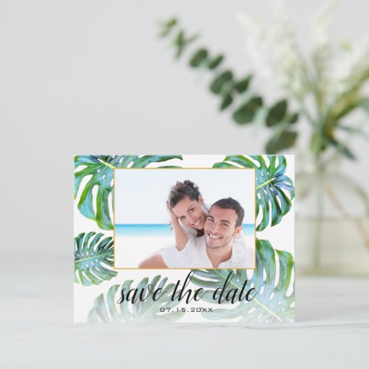 エレガントなモンステラの葉の写真を使ったSave the Date 案内ポストカード (スタンド正面)