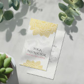 エレガントなヨガ ゴールド箔 花のマンダラ & オームシンボル 名刺