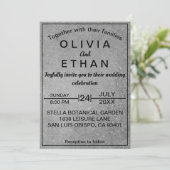 エレガントなラスティック ブラック＆グレー コンクリート ウェディング 招待状 (スタンド正面)