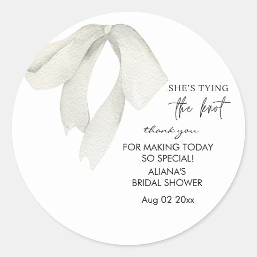 エレガントなリボン 彼女は結婚する ブライダルシャワーのためのクラシックな丸型ステッカー ラウンドシール (正面)