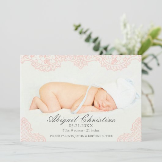 エレガントなレースの女の赤ちゃんの誕生の発表 案内状 (スタンド正面)