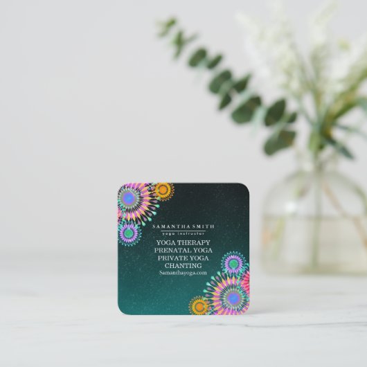 エレガントなロゴのヨガの黙想のはすの花 スクエア名刺 (スタンド正面)