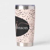 エレガントなローズゴールドの文字がブラックのサーマルマグに 保温保冷タンブラー (背面)